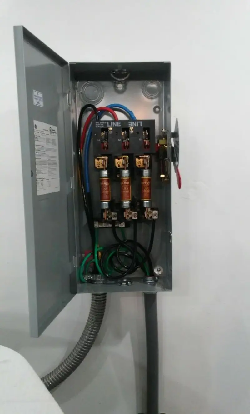 Three-phase disconnect switch installed for Smoke Detector Installation in Paulden